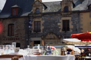 汚部屋住人もミニマリストも同じ、心地よさを追求する暮らし。断捨離したくない人々