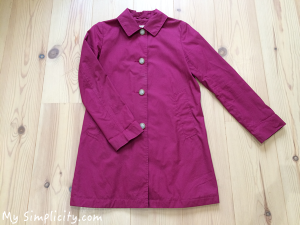 ７０代が着るトレンチコート、美しいラズベリーピンク色をどうコーディネートする！？