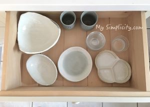 ほっこりする色合いの和食器だけを残してみました、ミニマリストの引き出し収納