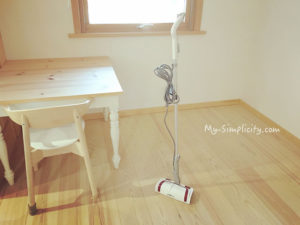 スチームが出るモップでシンプルな掃除、労力のミニマイズに成功