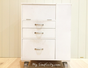 ミニマリスト的な生き方、化粧品が床に散乱!そのあと素早く断捨離!そのシュールな理由とは!?